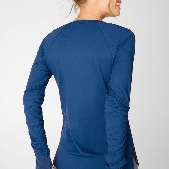 Women’s Fabletics Cashel Adjustable Long Sleeve Top, Large, Pacific Blue - Picture 3 of 7